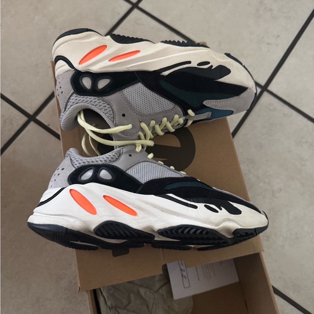 adidas Yeezy Boost 700